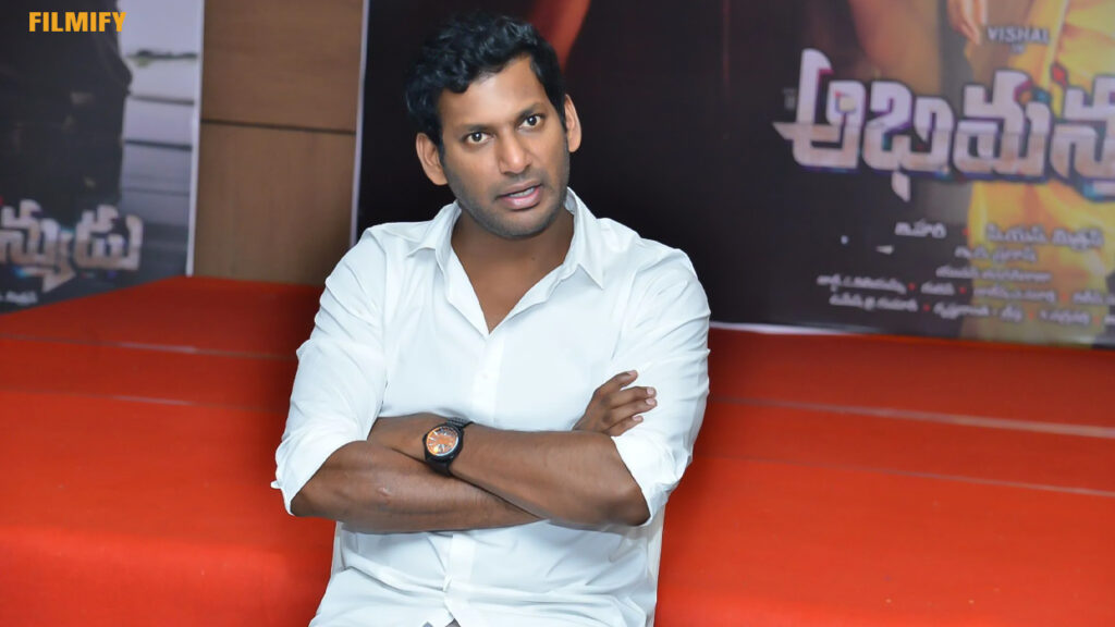 Vishal reveals that he is in love