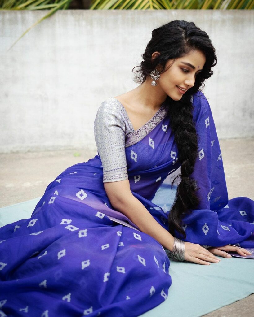 Anupama Parameswaran stunning looks in Blue Saree