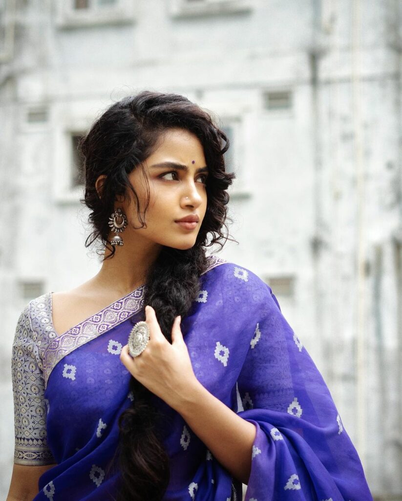 Anupama Parameswaran stunning looks in Blue Saree