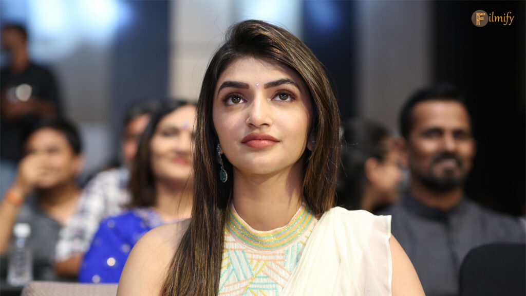 Sreeleela Clicks at Dhamaka Movie Pre-release Event