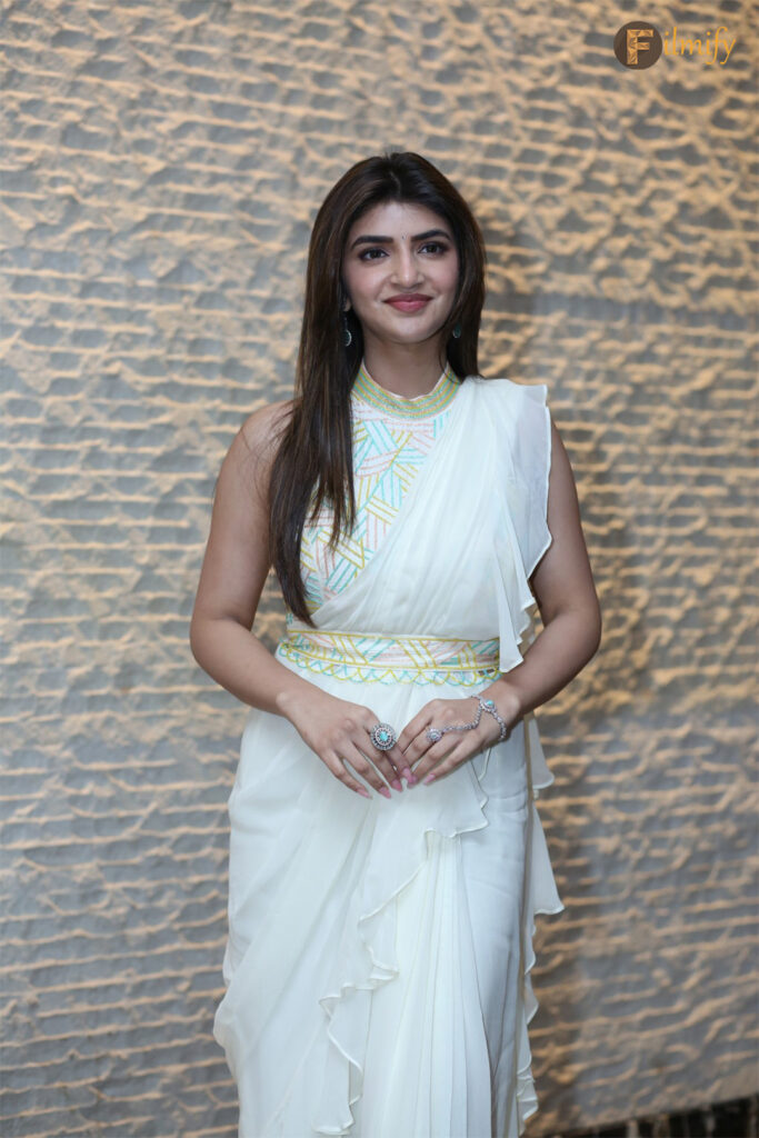 Sreeleela Clicks at Dhamaka Movie Pre-release Event
