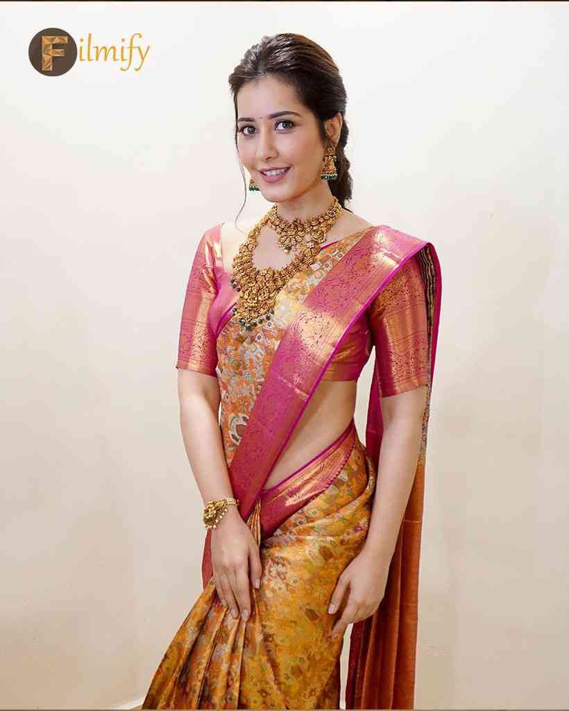 Raashi shows the meaning of beauty in a Saree