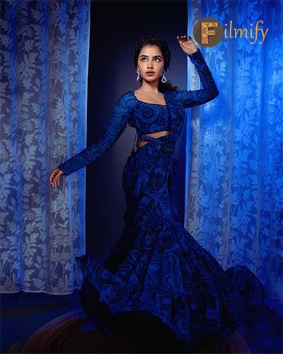 A Closer Look: Anupama's Exquisite Blue & Black Georgette Printed Saree