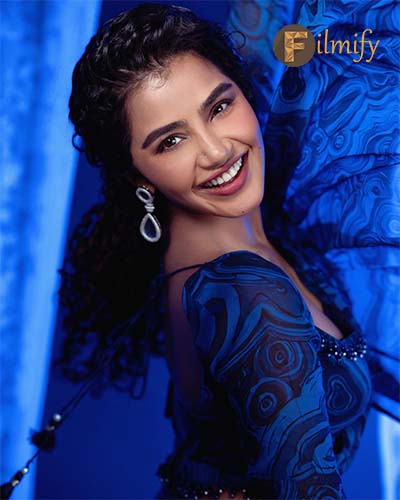 A Closer Look: Anupama's Exquisite Blue & Black Georgette Printed Saree