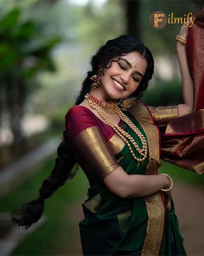 Capturing Tollywood Actress Anupama Parameswaran's Timeless Traditional Aesthetic