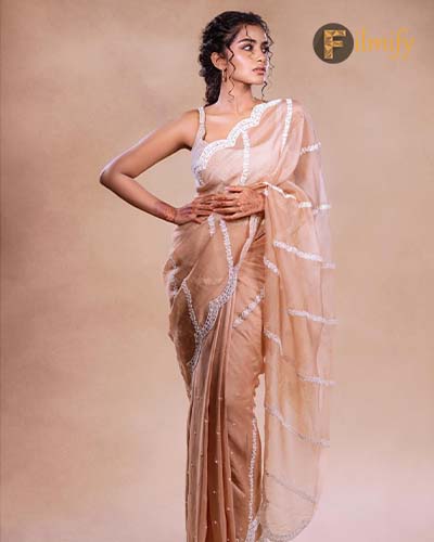 Unveiling the Secrets Behind Anupama Parameswaran's Hot Look