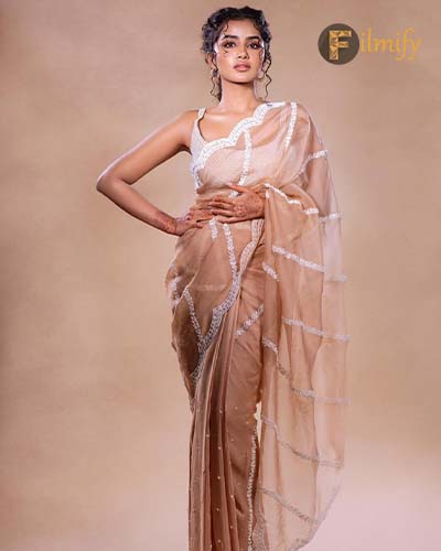  Unveiling the Secrets Behind Anupama Parameswaran's Hot Look