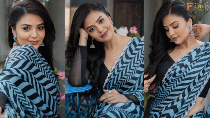 Anchor Srimukhi's latest exposure with intense beauty